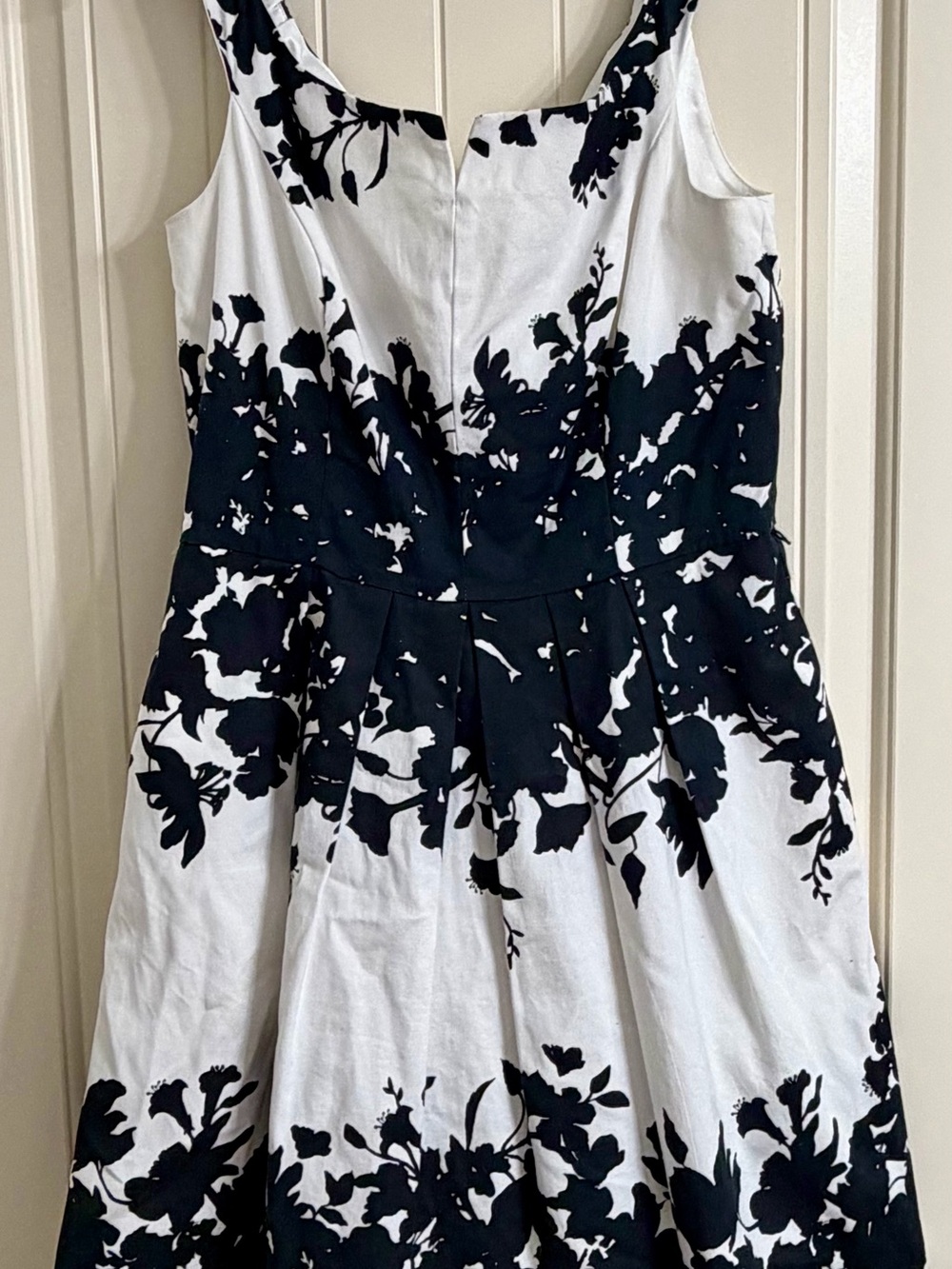 White House Black Market Sleeveless Black & White Floral Fit-and-Flare Dress